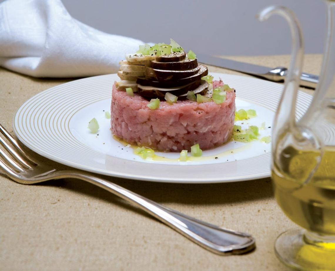 Battuta al coltello di fassone piemontese con funghi porcini