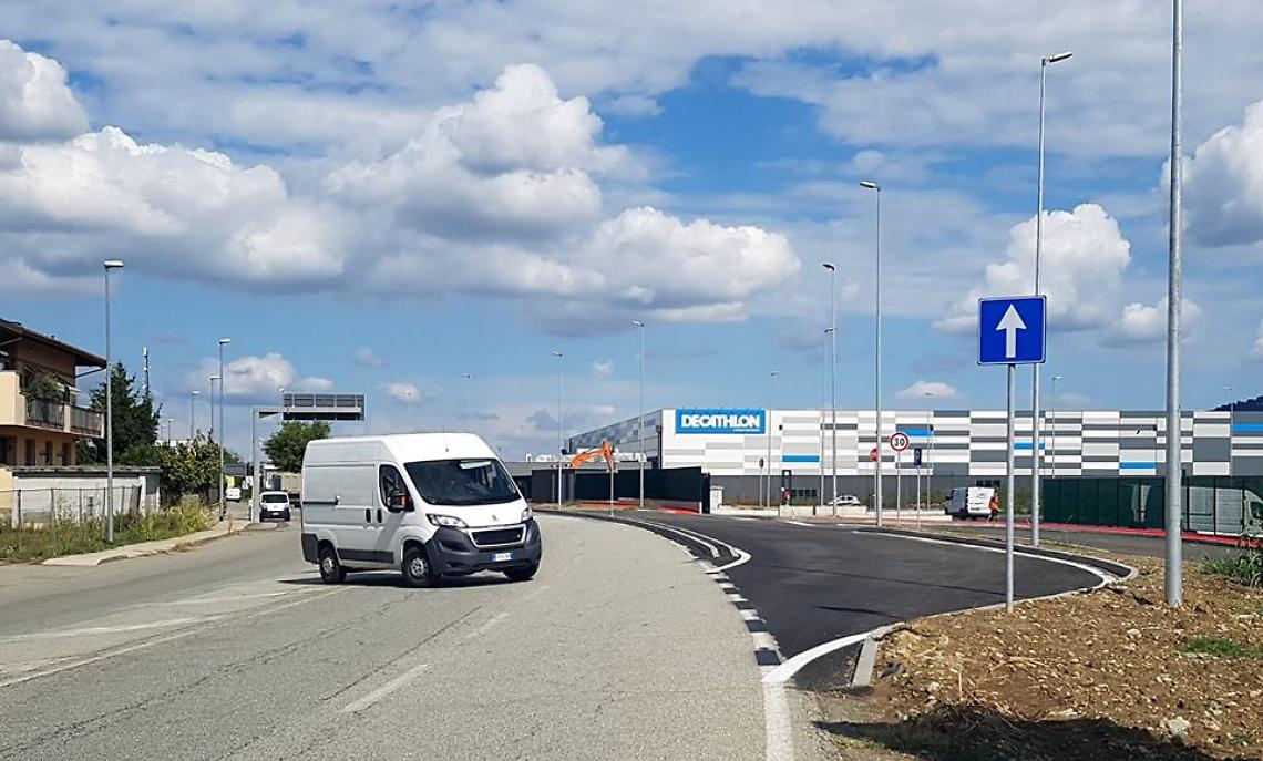 BRANDIZZO. Amazon, centinaia di mezzi e viabilità insufficiente. Sinopoli: "Sembra un formicaio"
