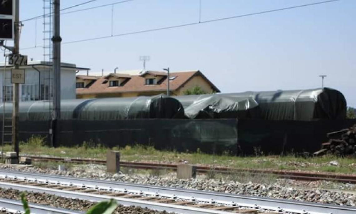 CHIVASSO. Cosa contengono quei vagoni?