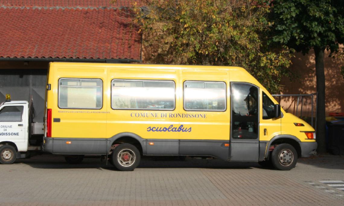 RONDISSONE. Lo scuolabus non è a norma: salta la gita al lago di Candia