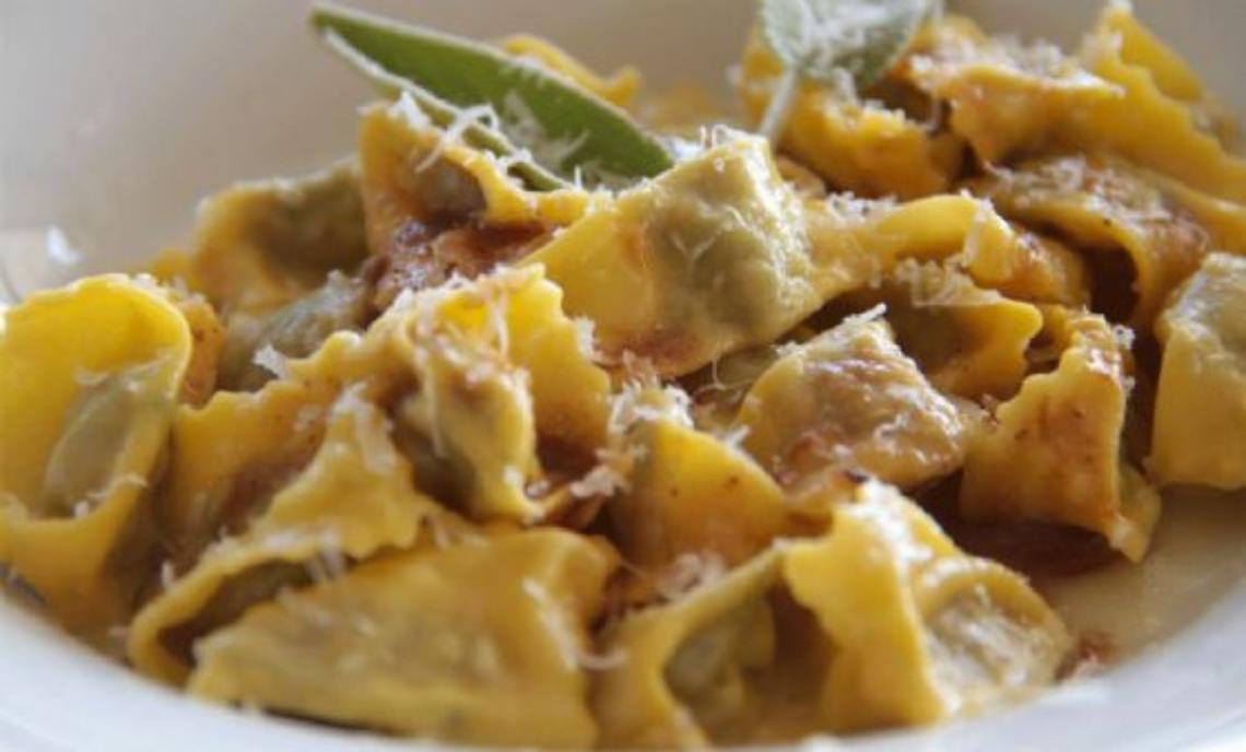 Agnolotti del plin con Barbera Terre del Creario DOC