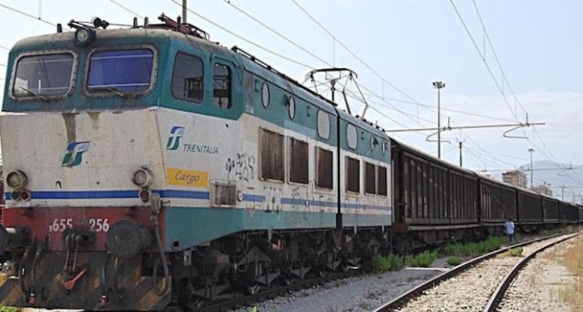 SANTHIÀ. Guasto ferroviario, un'ora di ritardo per i treni
