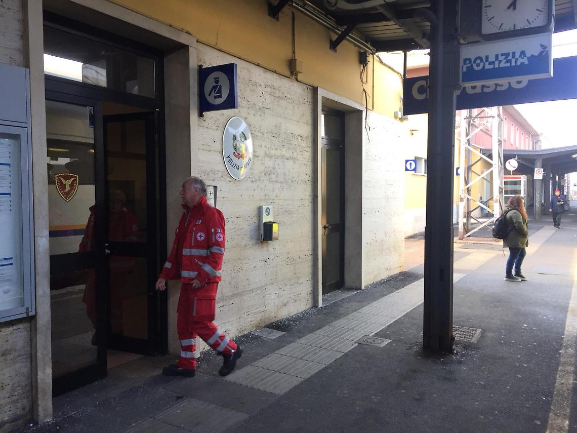CHIVASSO. “Voglio farla finita" e minaccia di buttarsi sotto il treno
