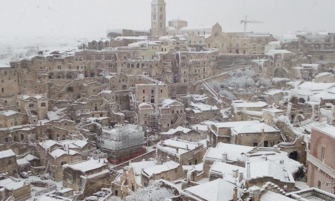 ROMA. Imbiancati Sassi Matera e Vesuvio, gelo al Centro-sud