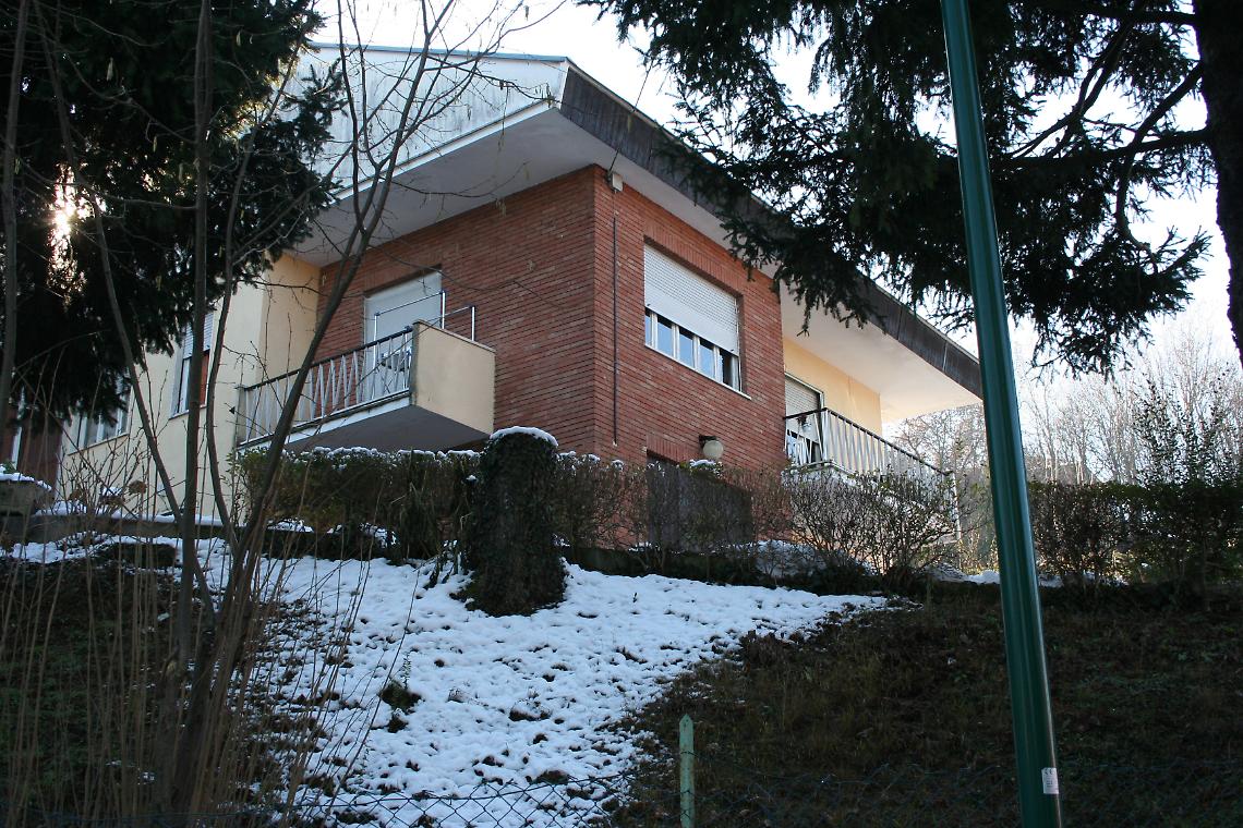 SAN MAURO. Azzannata al braccio dal proprio cane