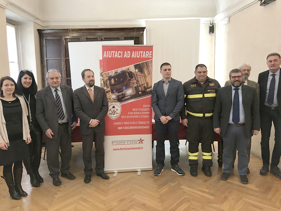 CASELLE. Aiutateci ad aiutare: parte la campagna per acquistare un'autopompa per i pompieri