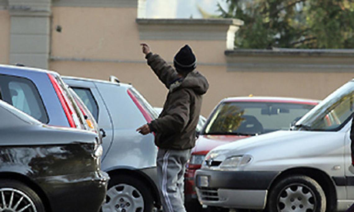 CHIVASSO. Parcheggiatore abusivo multato