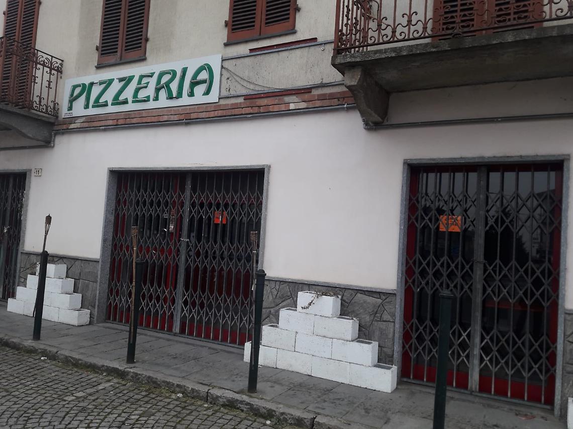 CASALBORGONE. I negozi chiudono uno dietro l'altro. E' così che un paese muore...
