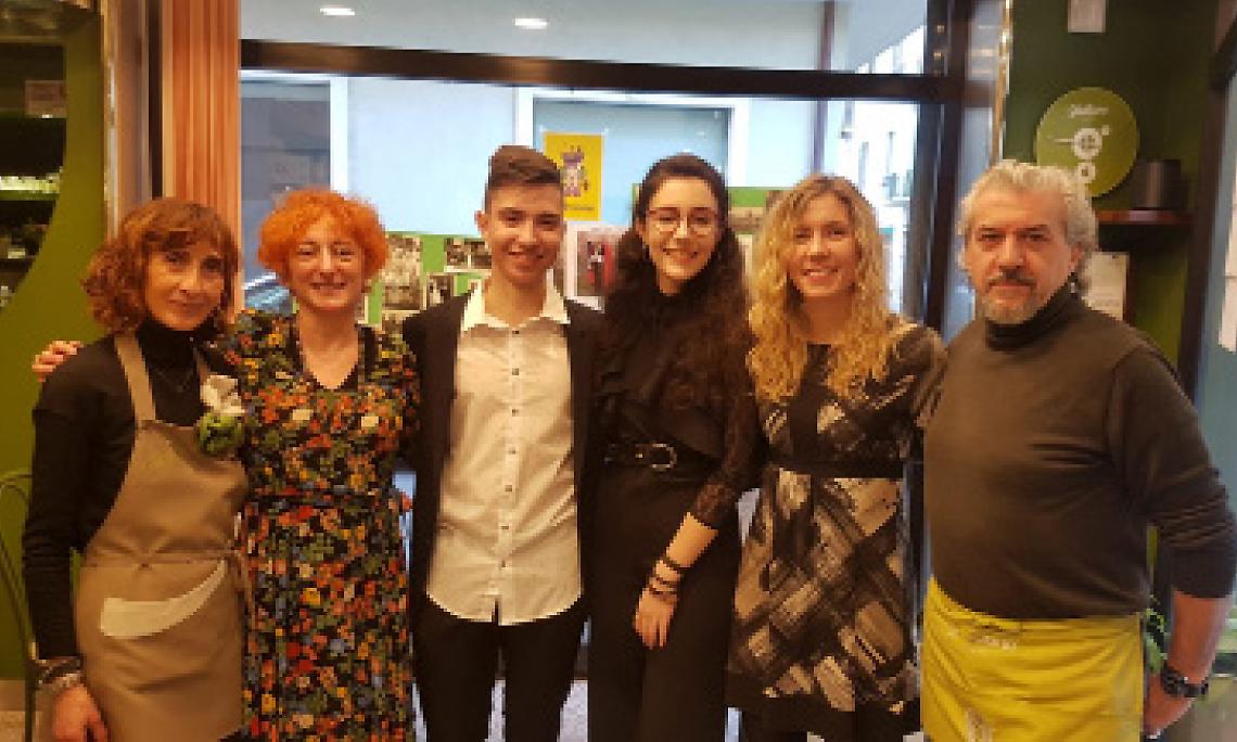CHIVASSO. Inaugurata la mostra di Doris e Costin al Caffè Firenze