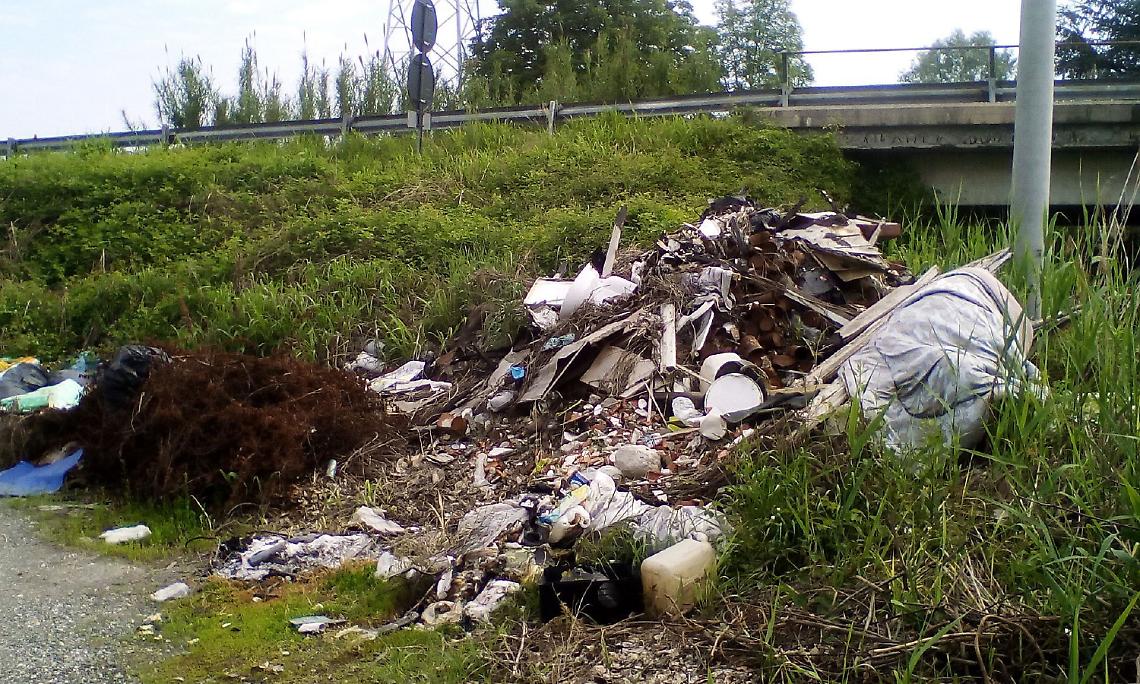 SETTIMO. Furti nelle scuole, truffe anziani e sporcizia: la città sta soffrendo
