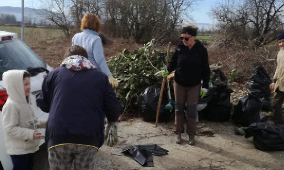 CHIVASSO. Ripulita la strada che porta a Montanaro