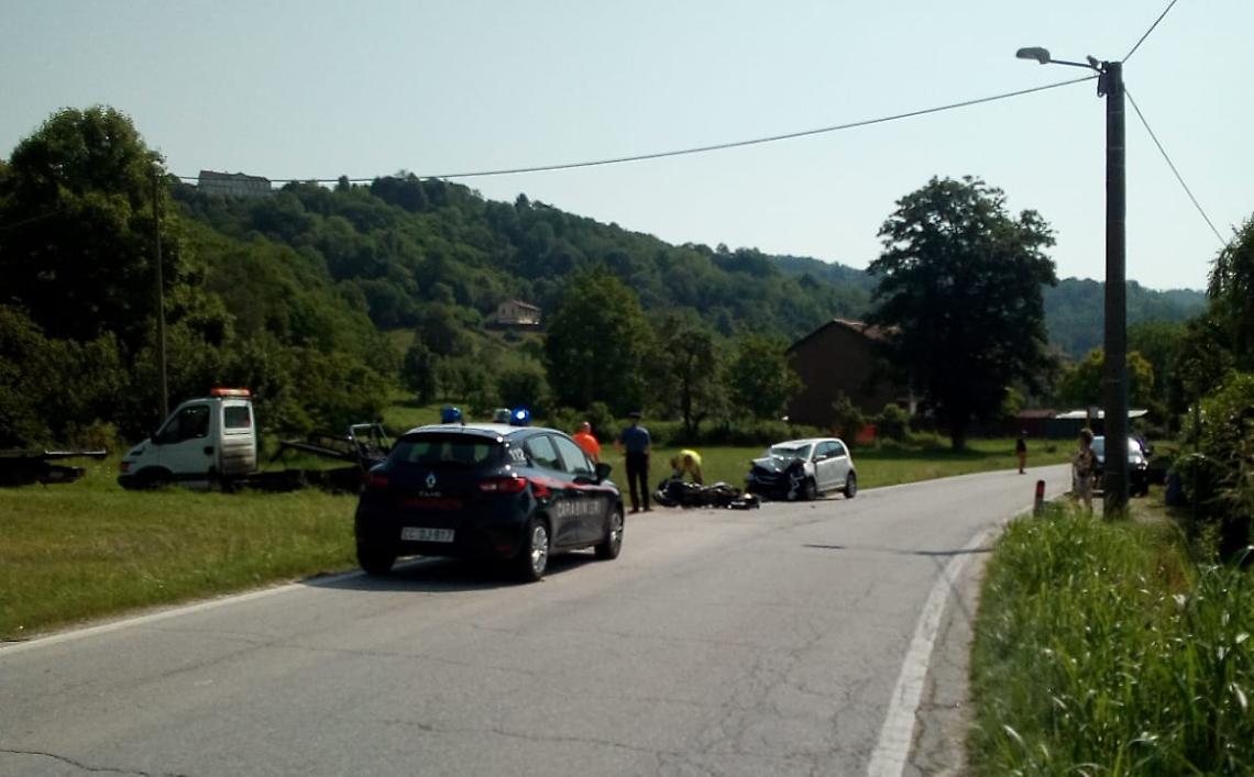 GASSINO. Moto contro auto, il centauro non ce l'ha fatta