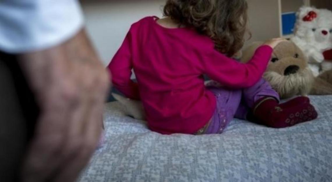 REGGIO EMILIA. Affidi illeciti, analista a bimbo: "Facciamo funerale papà"