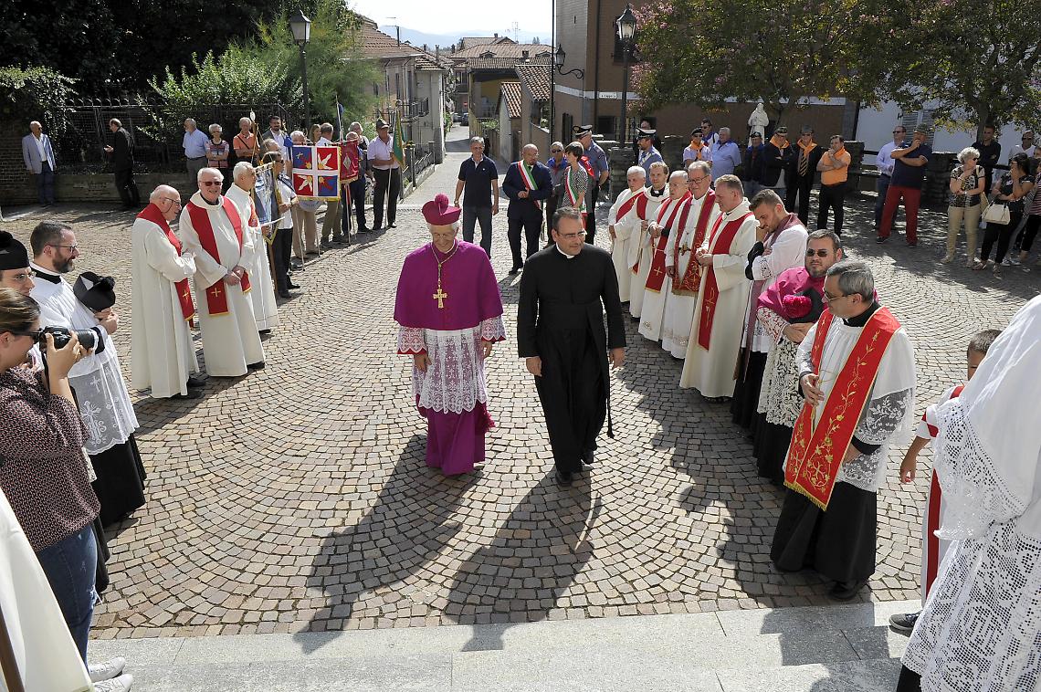 TORRAZZA. Il paese saluta l'arrivo del nuovo parroco, don Maurizio Morella