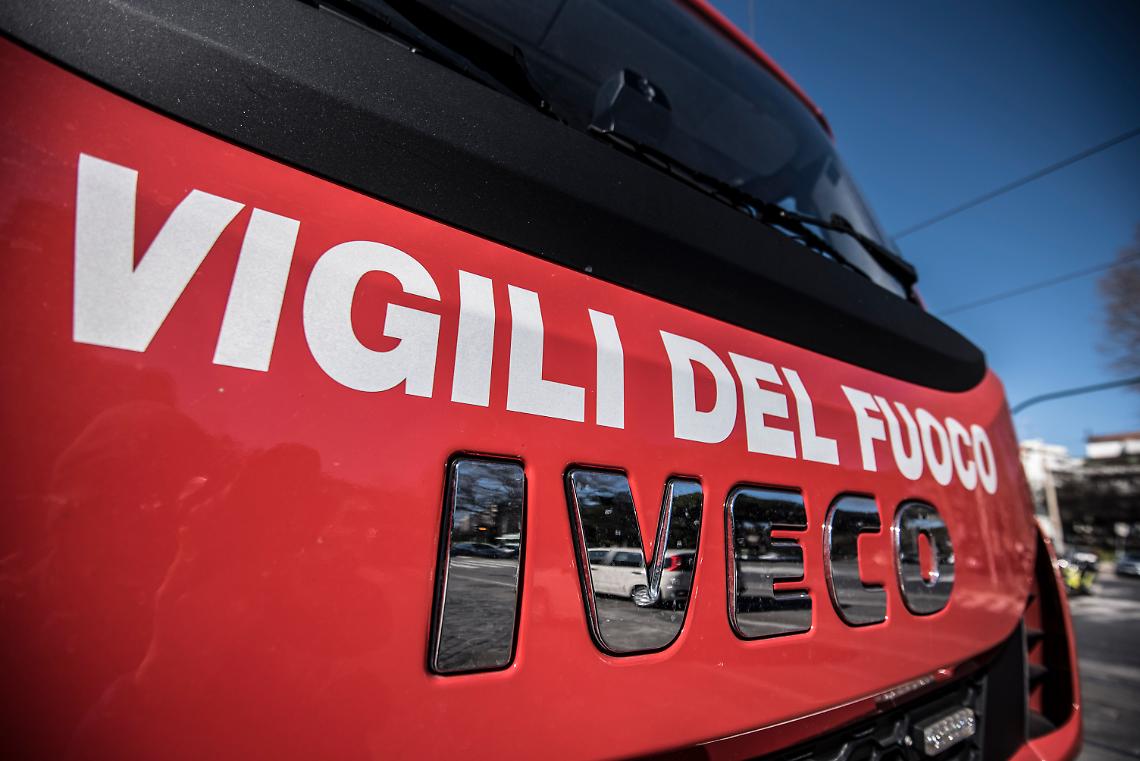 INTERVENTO DEI VIGILI DEL FUOCO IN VIA MARMORATA PER DANNI CAUSATI DAL FORTE VENTO