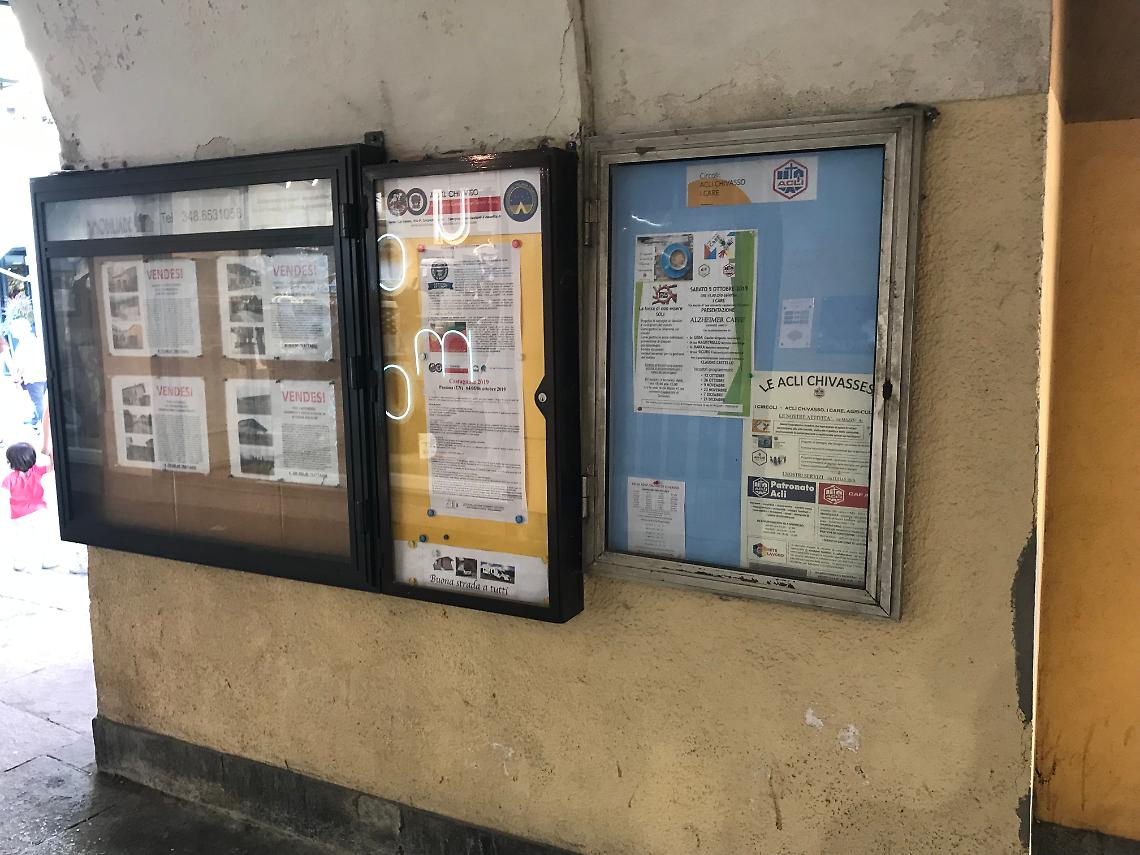 CHIVASSO. Altro che facebook, ci sono le bacheche di via Torino!
