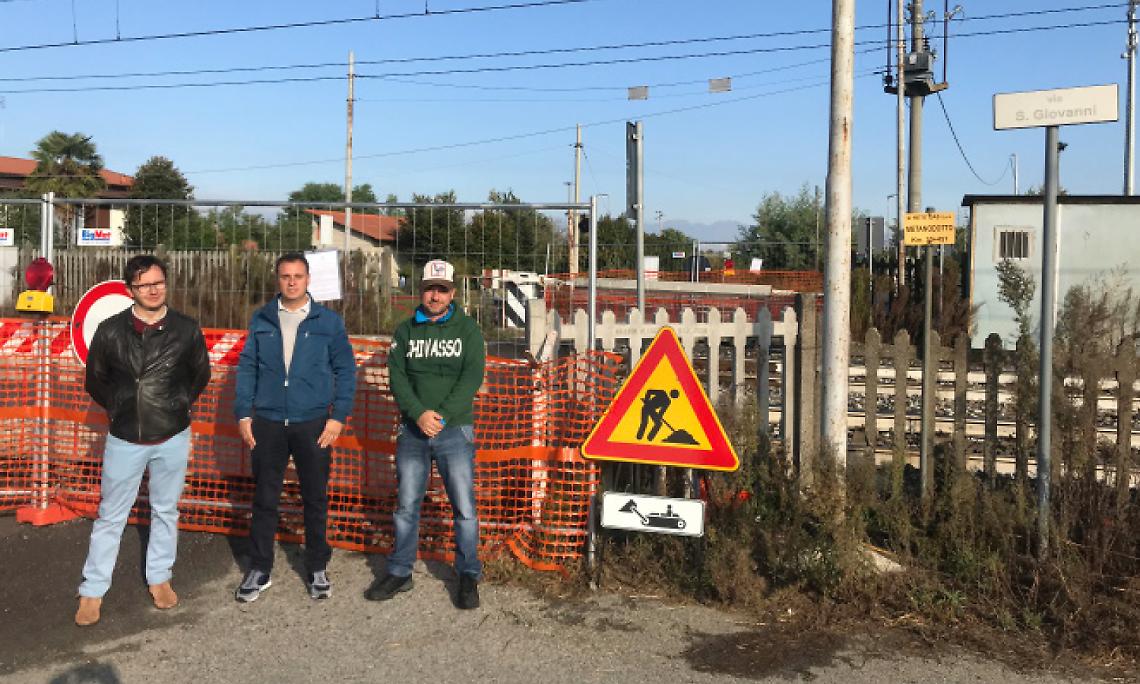 CHIVASSO. Passaggio a livello “chiuso”: ora Castelrosso è tagliata in due