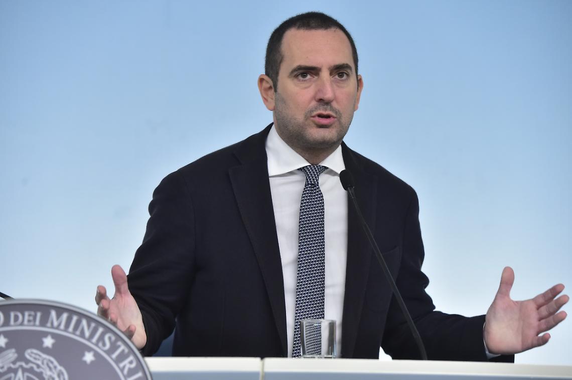 Coronavirus, "forse lunedì la revoca dello stop agli sport"