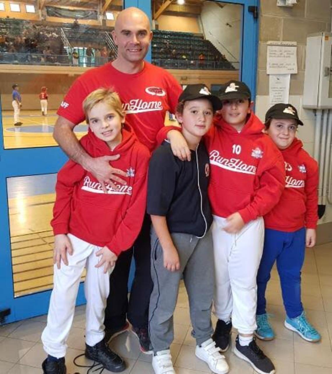 BASEBALL. Run Home in netta crescita