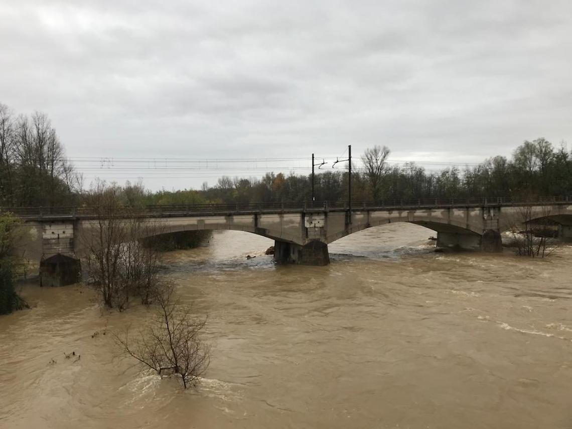 CHIVASSO. Due metri d’acqua a Brandizzo A Chivasso cade una luminaria