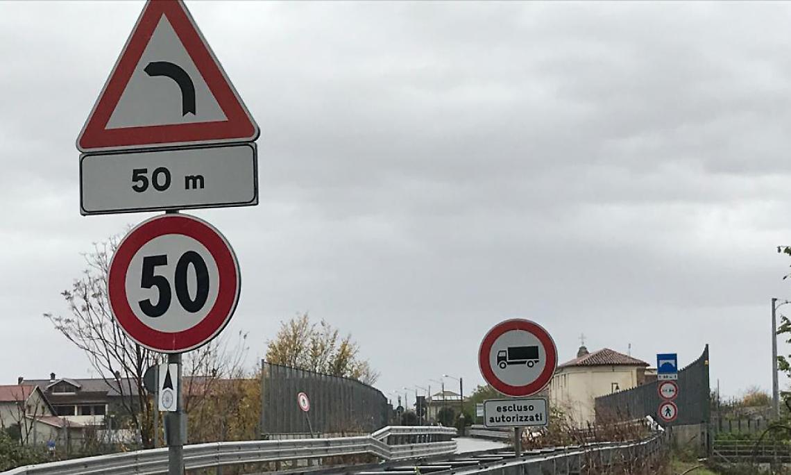 RONDISSONE. Strade vietate ai camion: arrivano i cartelli
