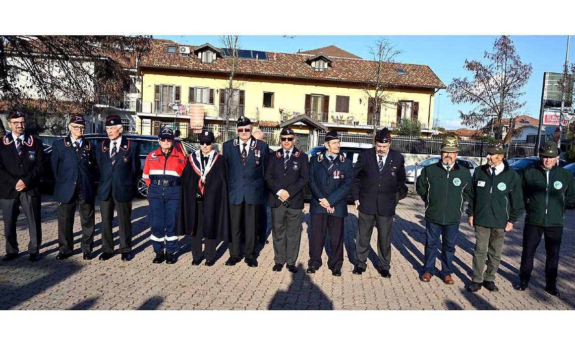 SETTIMO. Associazioni e tanti settimesi uniti per i funerali di Cernusco