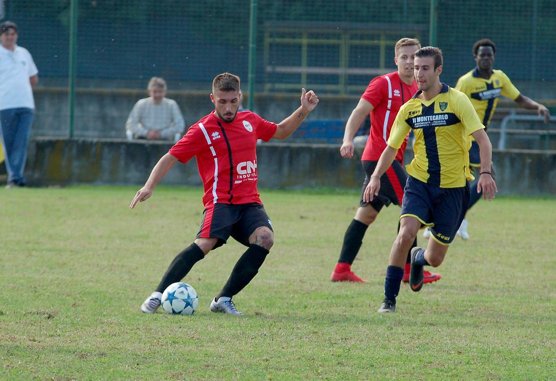 Calcio. Seconda Categoria. Girone D. Il Castiglione scappa, il CNH Industrial lo ribalta e torna in vetta da solo