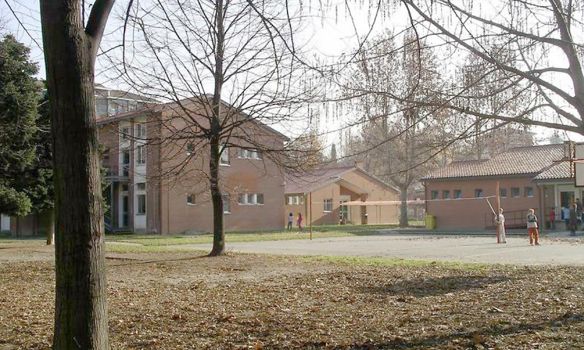 BANCHETTE. Pericolo di cedimento dei  controsoffitti alla scuola Fillak