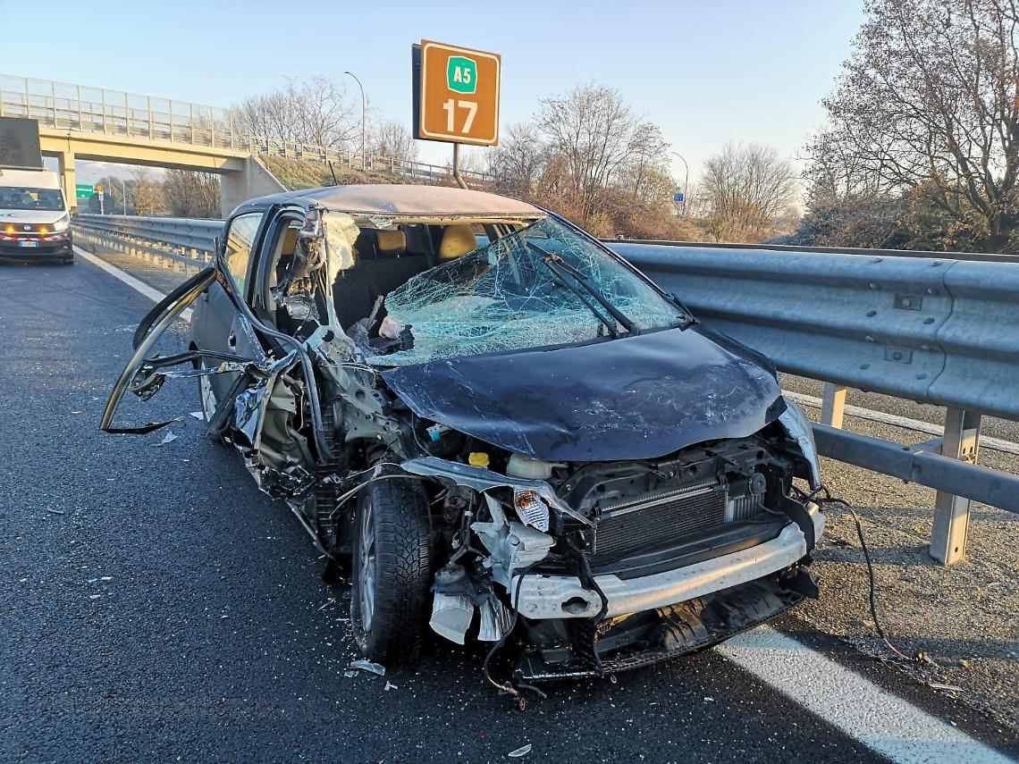 SCARMAGNO. Auto contro tir sull'autostrada A5, 19enne ferito
