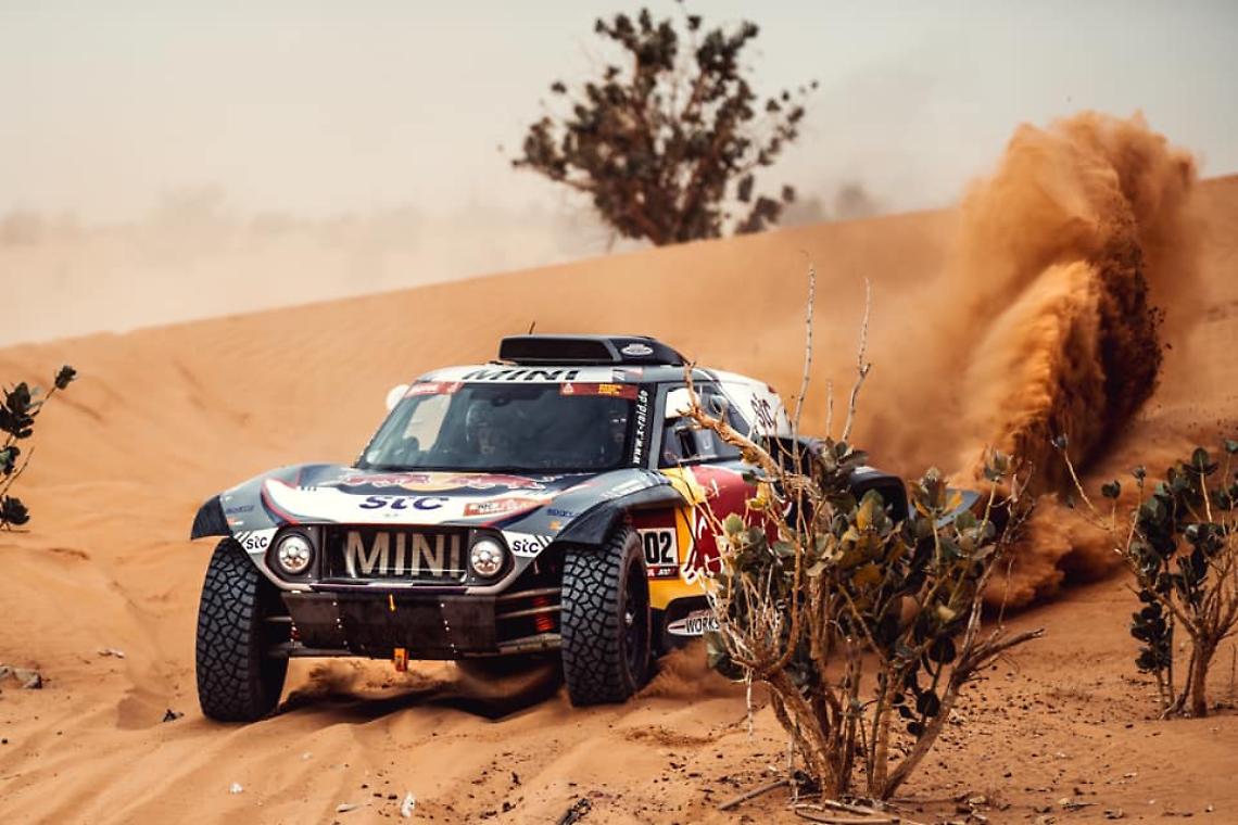 RALLY. Boulanger e Peterhansel guidano la generale tra le auto alla Dakar