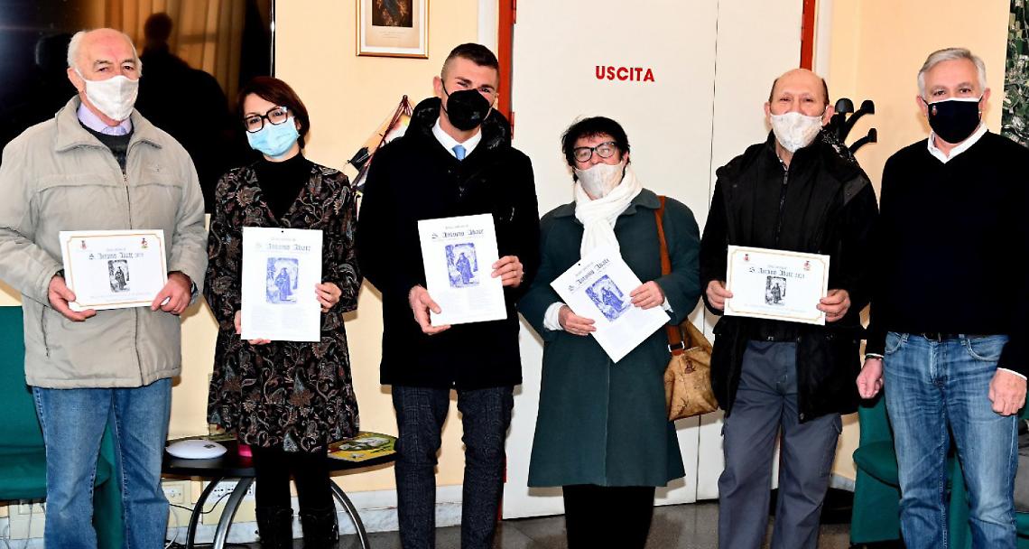 SETTIMO. La Famija Setimeisa dona ai politici i sonetti di Sant’Antonio