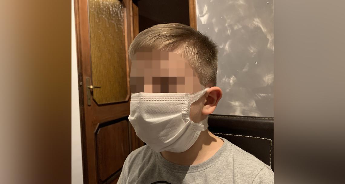 BRANDIZZO. Scuola, una mamma protesta: “Le mascherine sono piccole!”