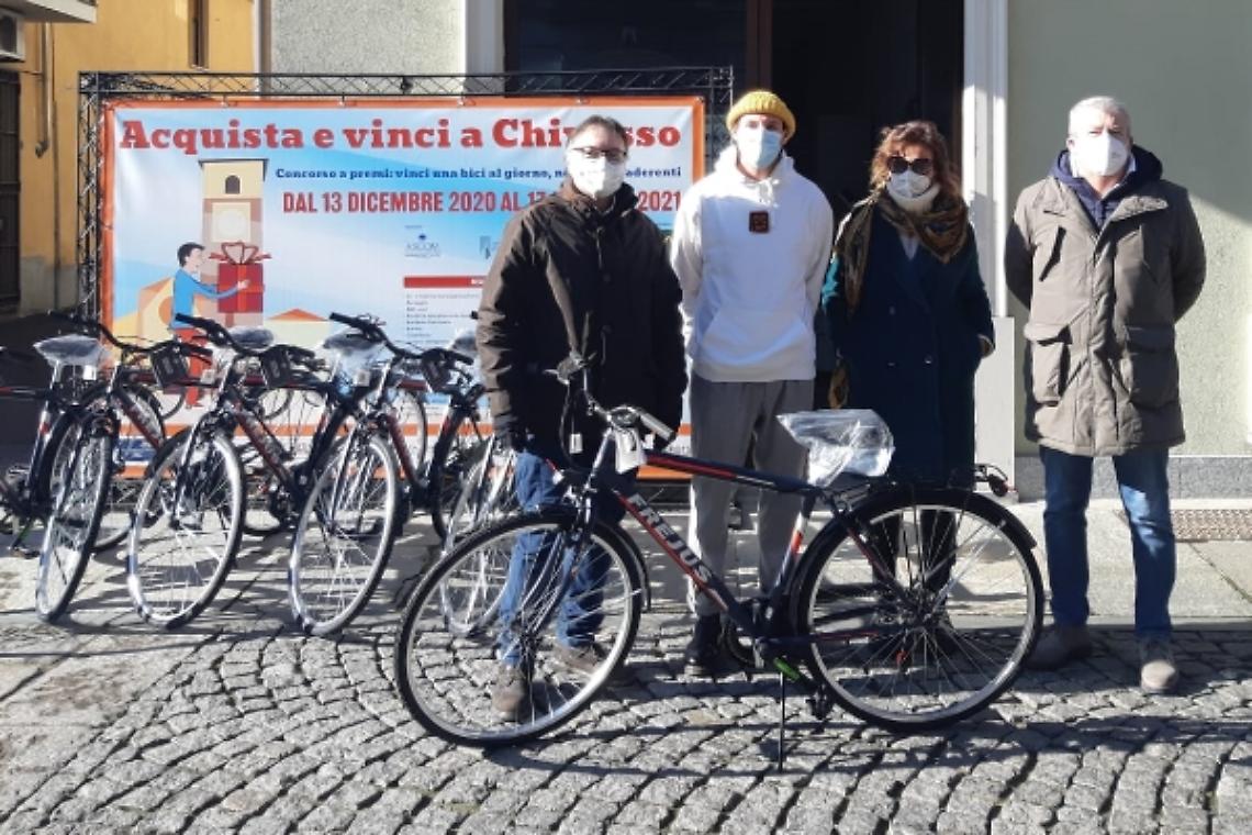 CHIVASSO. L'Ascom consegna tutte le biciclette vinte