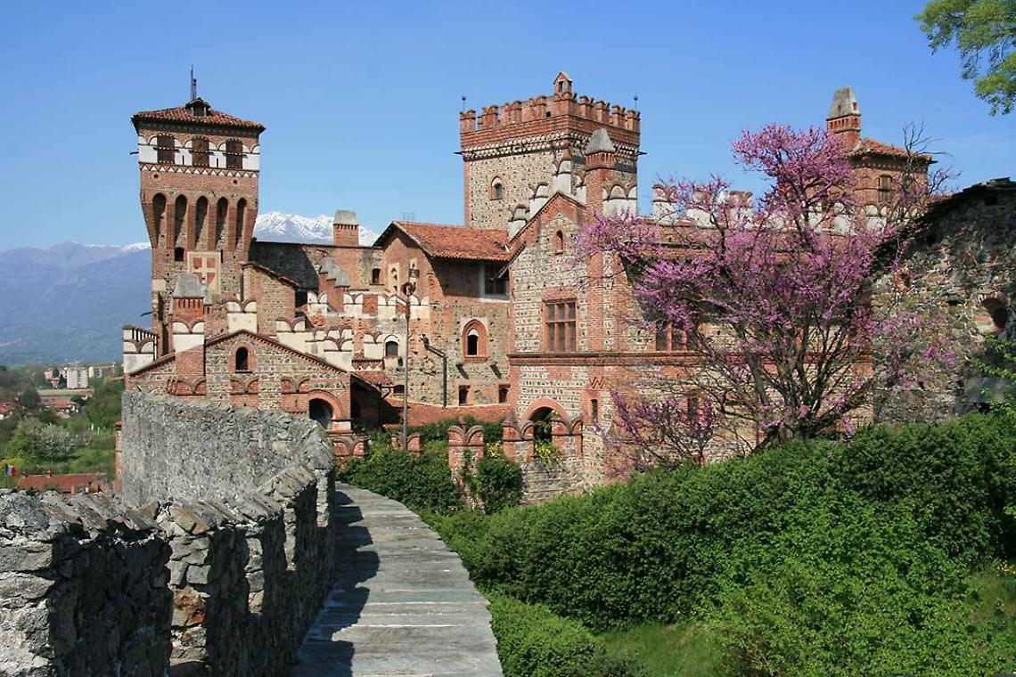 PAVONE. La crisi travolge il Castello, Giodice: "Ho deciso di venderlo"