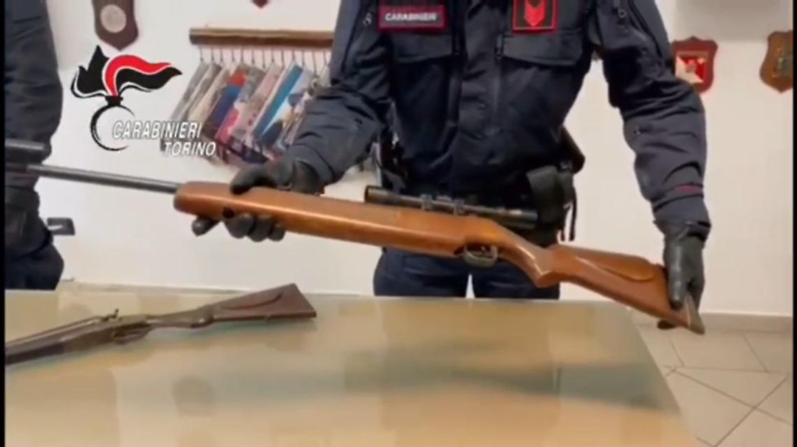 CASELLE. Armi illegali in un casolare di Venaria e a Leini. Agli arresti padre e figlio