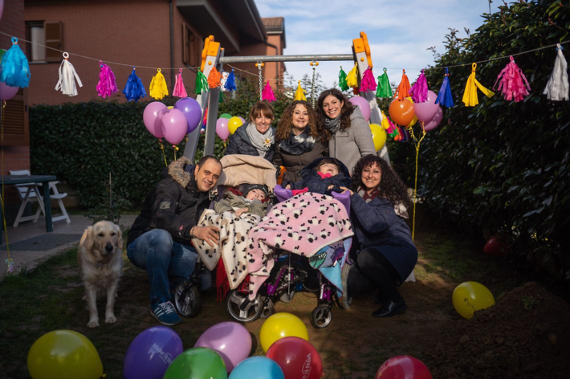 CHIVASSO. Un'altalena per far sognare Margherita e Matilde
