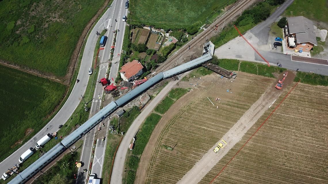 IVREA. Una ferrovia da terzo mondo ma Sertoli  e Balzola (da Crescentino) se ne infischiano!
