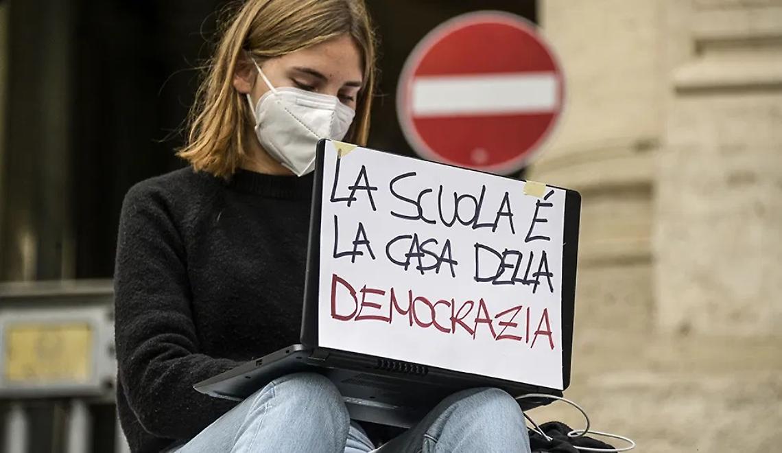 Le istituzioni si dimenticano dei bambini. Protestano asili nido e materne.