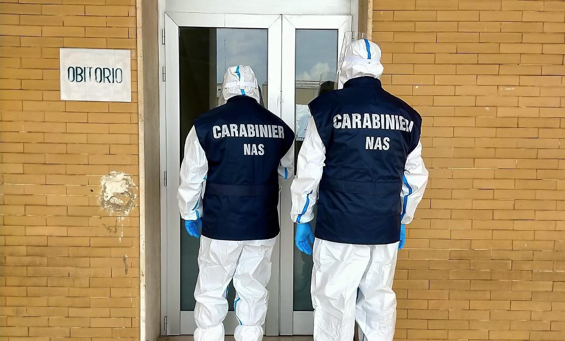 SAN MAURO. Resti umani nel deposito degli attrezzi, orrore al cimitero