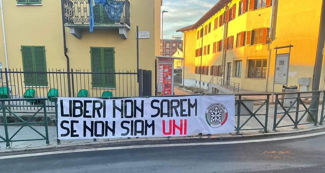 SETTIMO. Uno striscione di CasaPound sull'Unità d’Italia