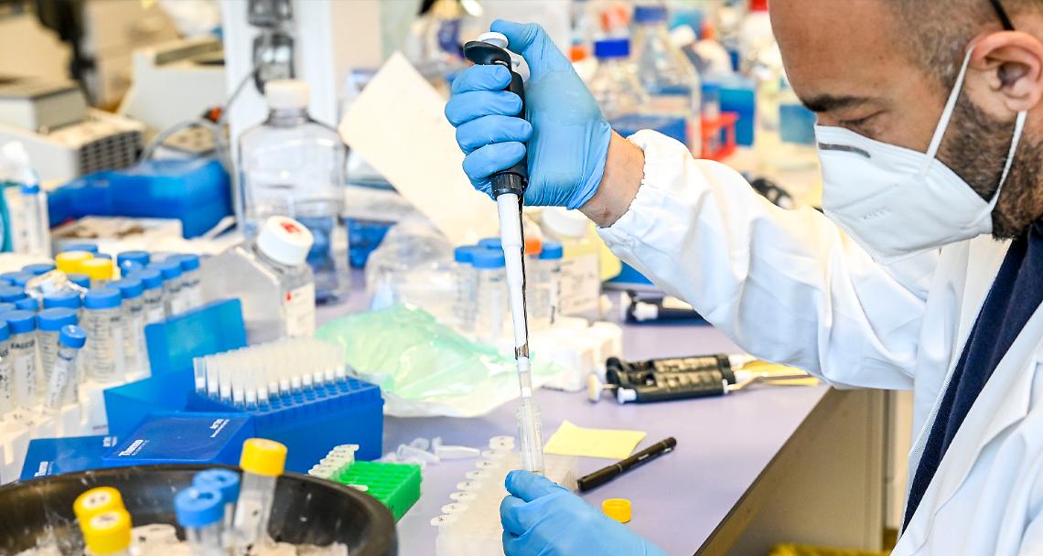A Vercelli si sperimenta su volontari il vaccino ReiThera e la cura di alcuni pazienti con gli anticorpi monoclonali