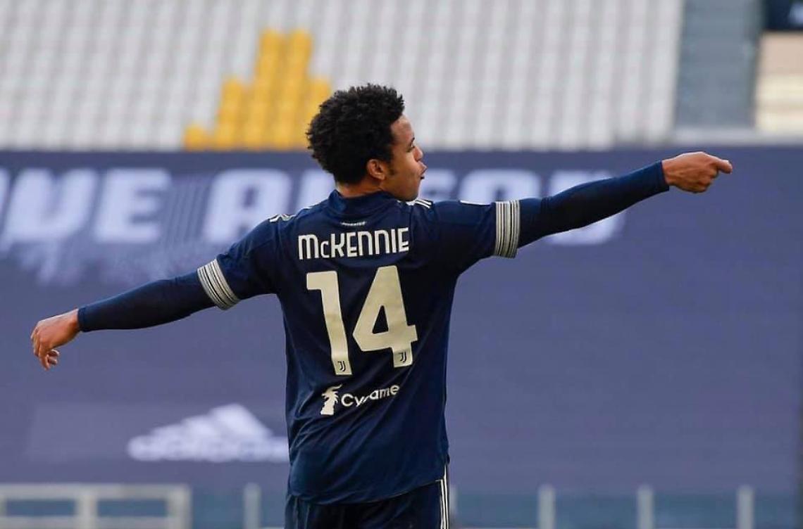 Festa nella villa di Weston McKennie con fidanzate e amici. Multati anche Dybala e Arthur
