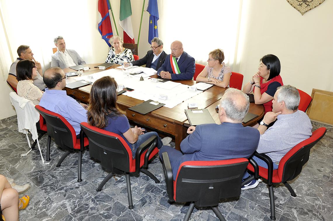 TORRAZZA PIEMONTE. L'opposizione denuncia Rozzino al Tar