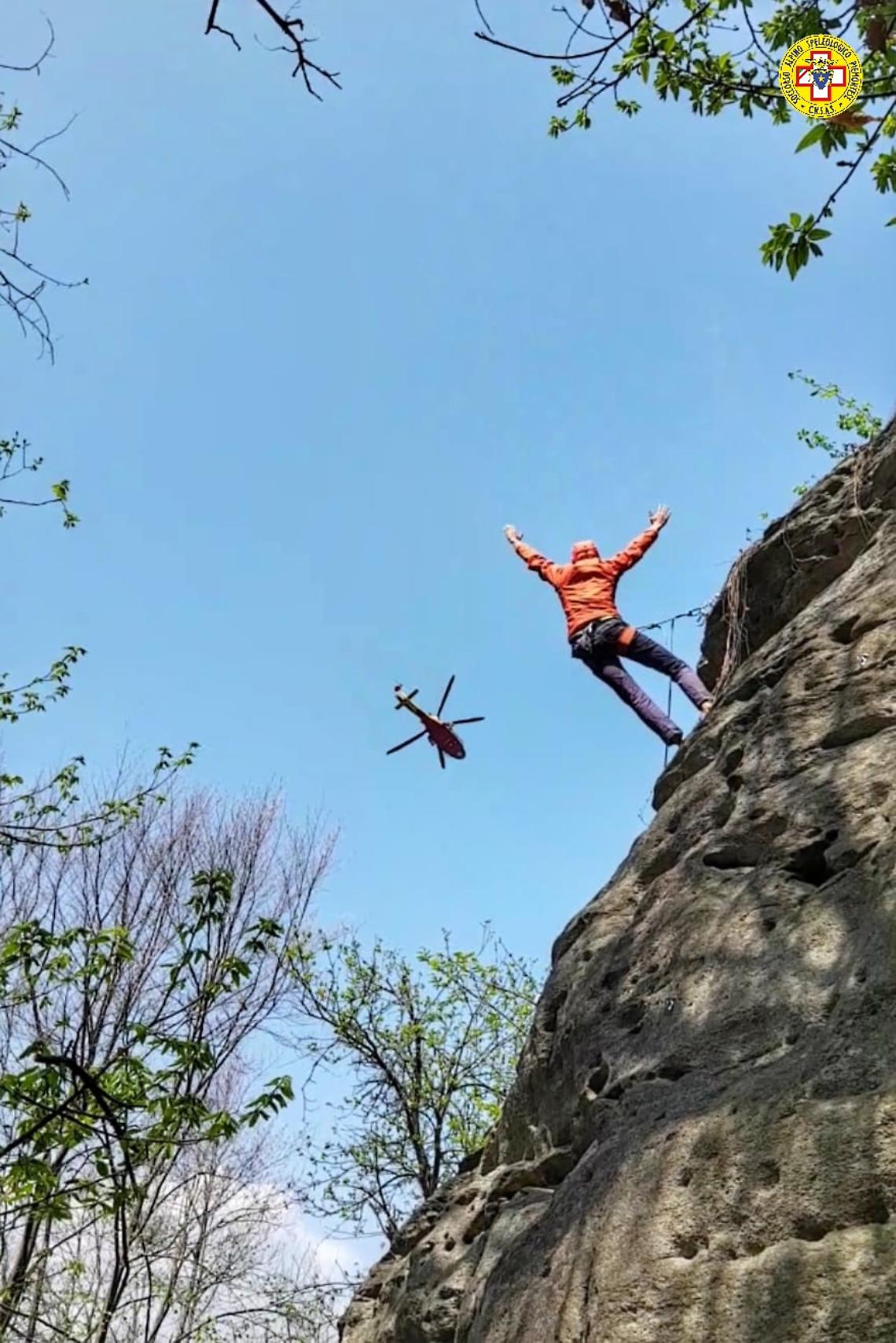 PONT CANAVESE. Alpinista precipita sulla via ferrata: lo salva il “kit”