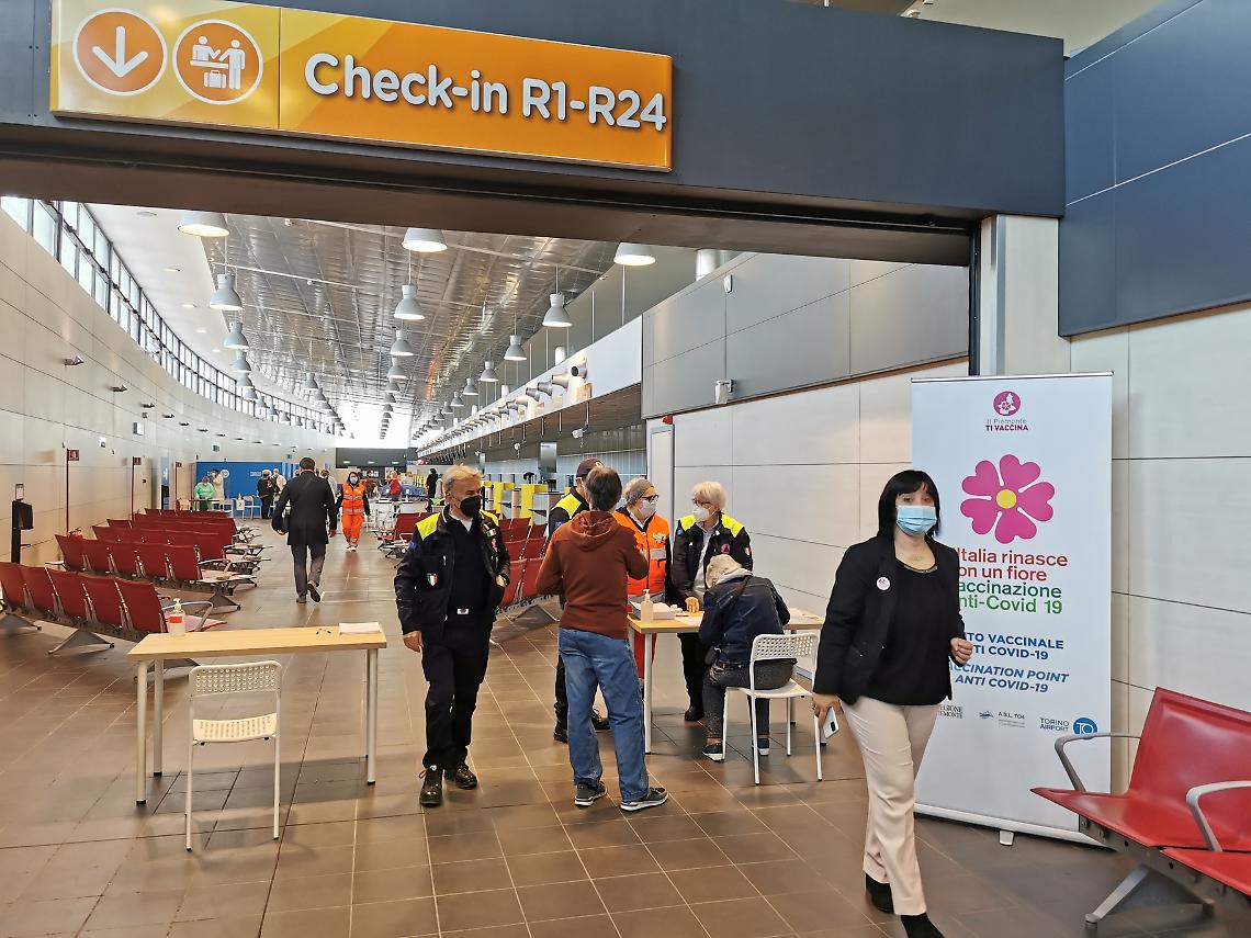 CASELLE. Inaugurato il nuovo hub vaccinale all'aeroporto