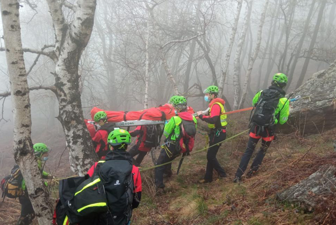 CHIESANUOVA. Precipita con la moto nel bosco, 22enne salvato dal Soccorso Alpino