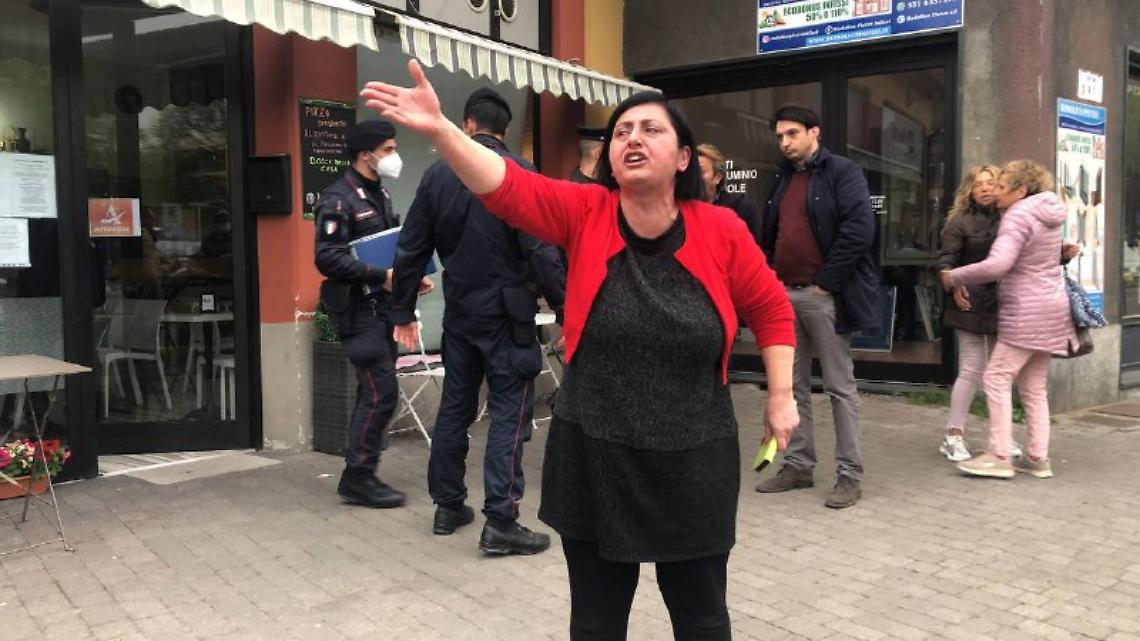 CHIVASSO. "Vergogna! Io non chiudo!" la barista sfida il sistema (VIDEO)