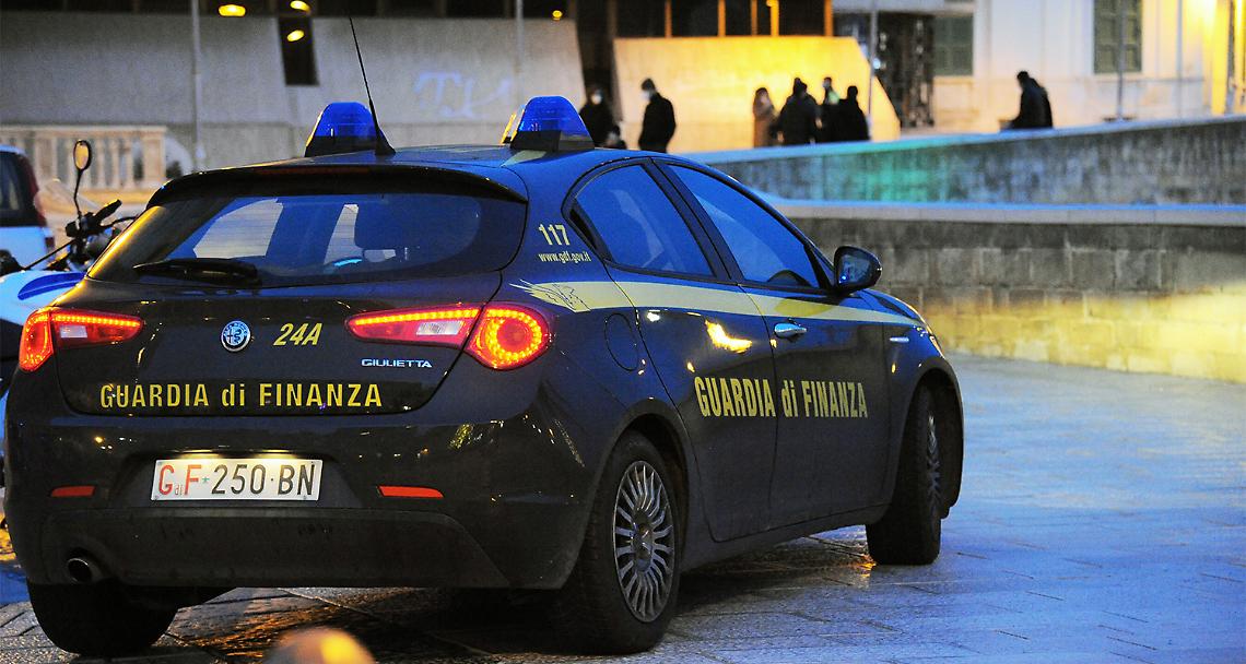 VERCELLI. Prodotti illegali in commercio, sequestrati 15 mila euro di merce