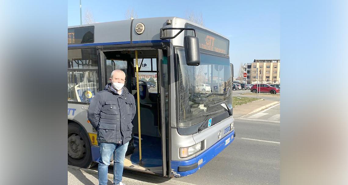 SETTIMO. Il pullman della linea 26 è pronto a partire