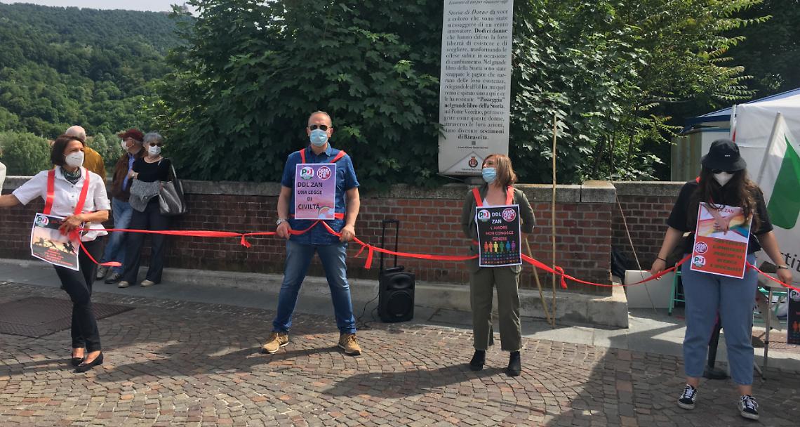 SAN MAURO TORINESE. Rastelli e il Pd in piazza per sostenere il Ddl Zan
